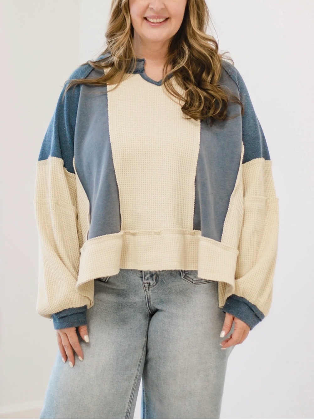 POL Colorblock Waffle-Knit Pullover Sweatshirt in Cream & Blue